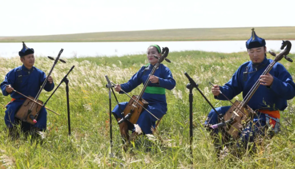 Beautiful Prairie is My Home 美丽的草原我的家