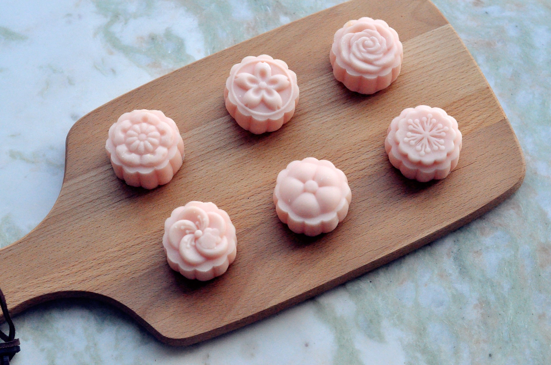 Ice moon cake with beautiful patterns