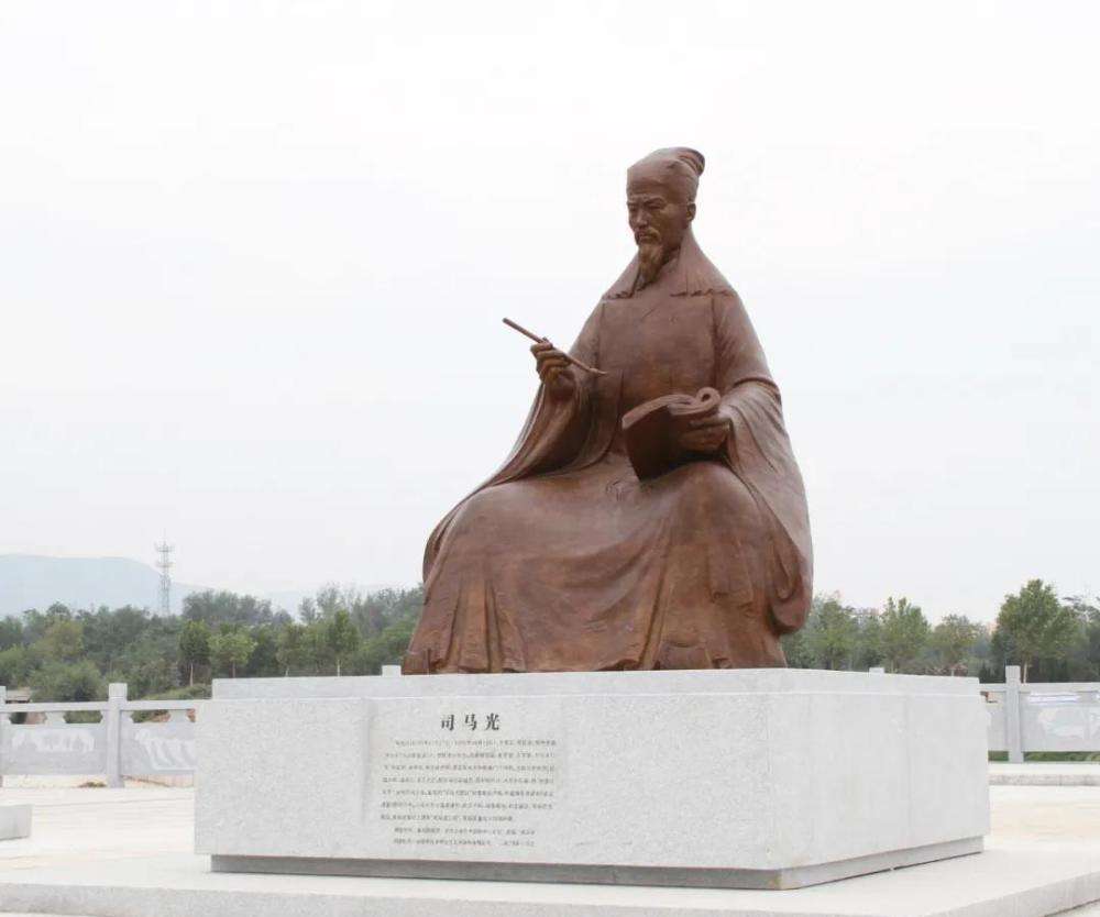 The statue of Sima Guang 司马光塑像