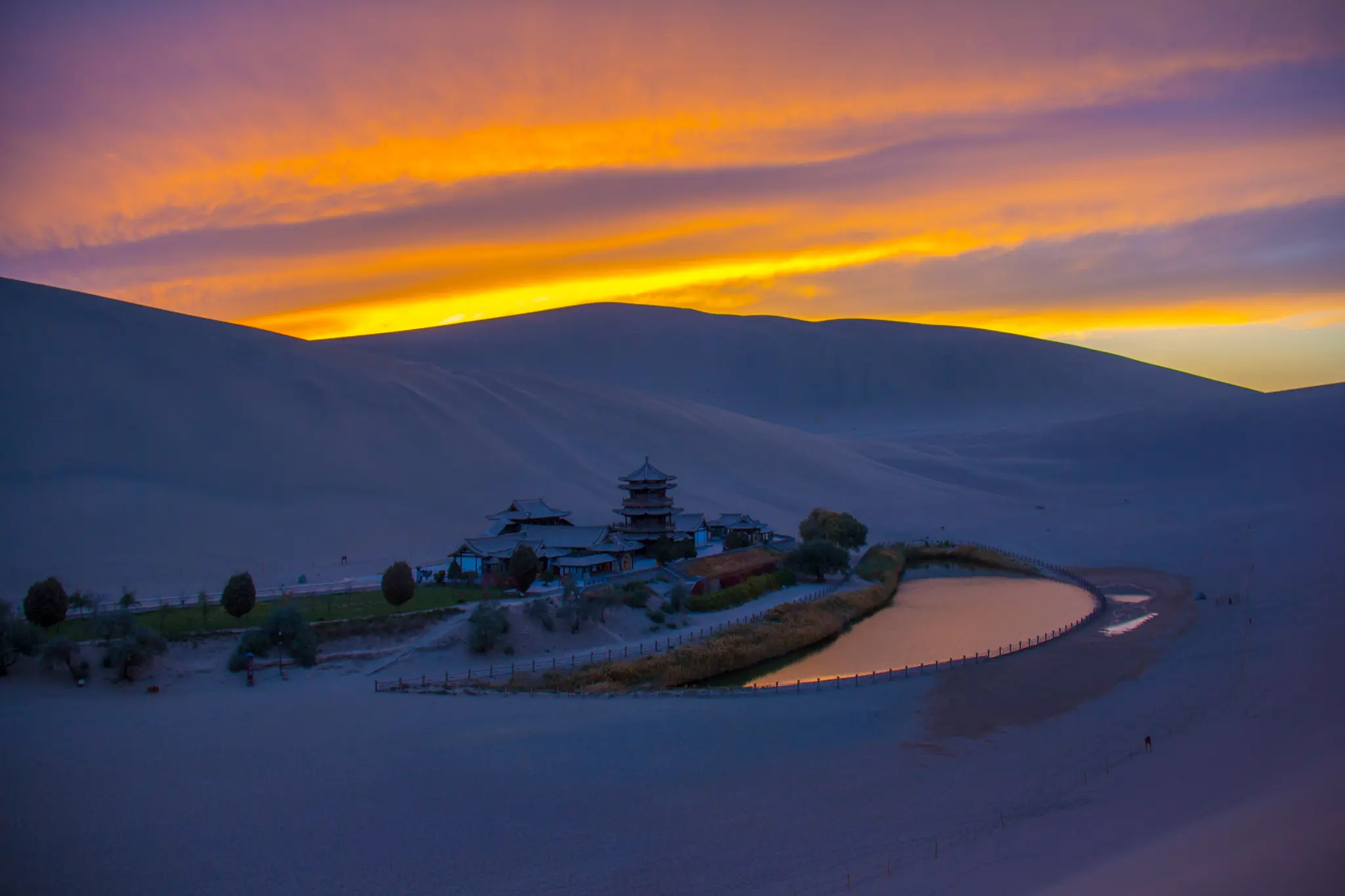 Crescent Lake 月牙泉