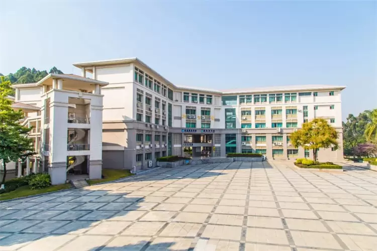 2023 South China Normal University foreign students (undergraduate) enrollment brochure 2023年华南师范大学外国留学生（本科）招生简章