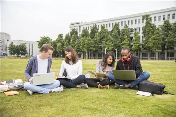 Admission Brochure: Undergraduate programs of UESTC – 1 of the best university in China