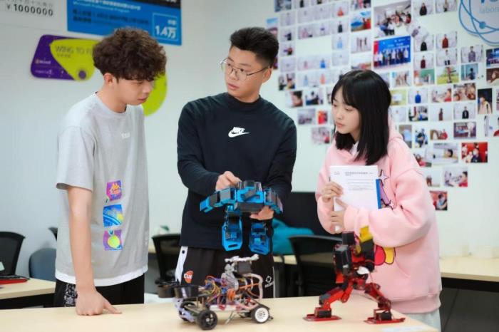 2024 Admission Brochure for International Students School of International Education of Chengdu Neusoft University 成都东软学院国际教育学院2024年来华留学生招生简章