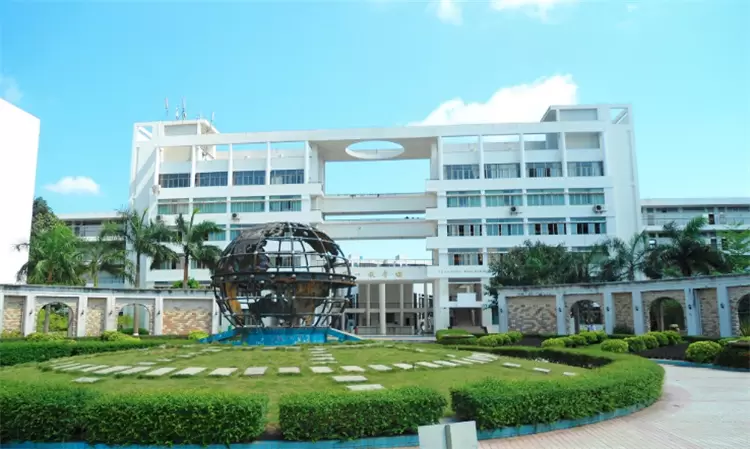 2023-2024 Hainan Medical University Recruitment Brochure of Medicine Undergraduate for International Students