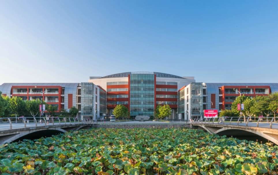 2024 Admission Brochure Shanghai University of Traditional Chinese Medicine Master Degree Program for International Students