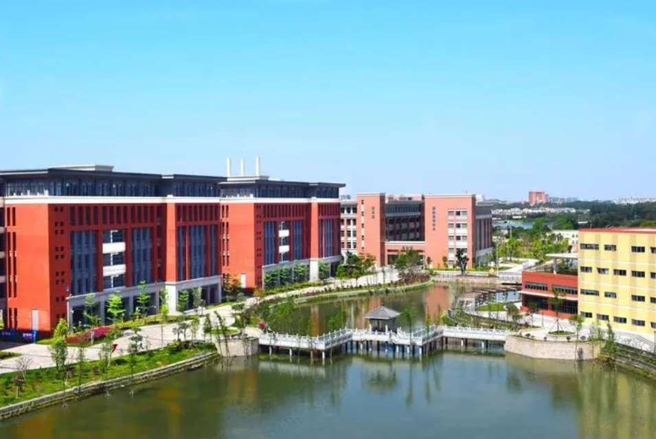 Recruitment Brochure for Graduate Students Studying in China 2024 at Guangzhou Medical University 2024年广州医科大学来华留学研究生招生简章