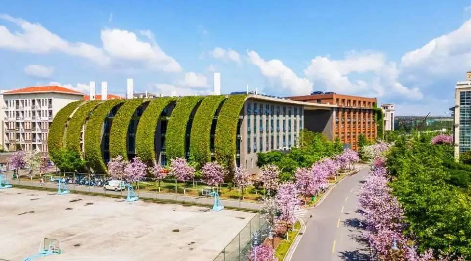 Guilin Medical University 2024 Guangxi Government ASEAN Scholarship Enrollment Brochure 桂林医学院2024年广西政府东盟国家奖学金招生简章