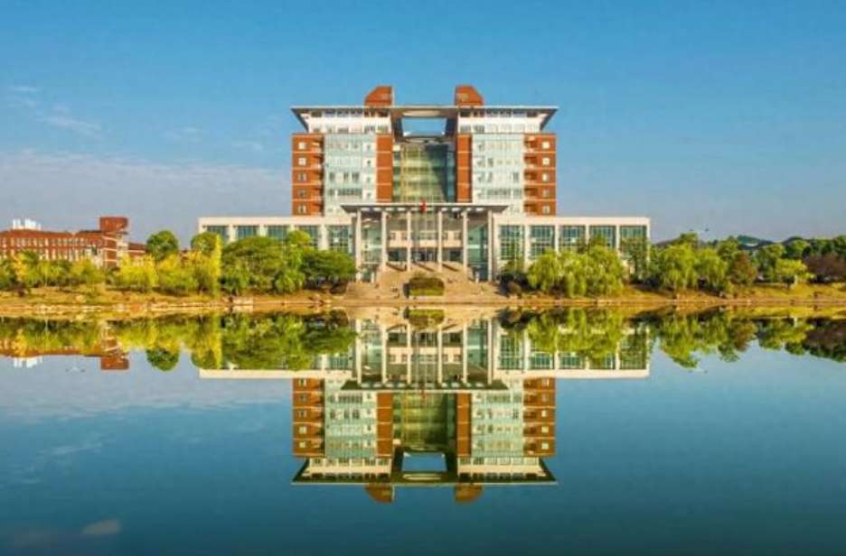 Enrollment Brochure for the "Silk Road" Chinese Government Scholarship Program of Changsha University of Science and Technology for the 2024/2025 Academic Year  长沙理工大学2024/2025学年“丝绸之路”中国政府奖学金项目招生简章