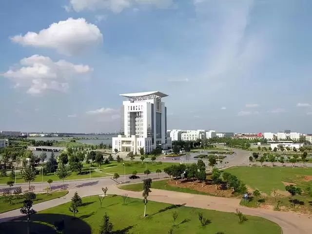 2022 Jianghan University International Student Enrollment brochure 2022年江汉大学国际学生招生简章