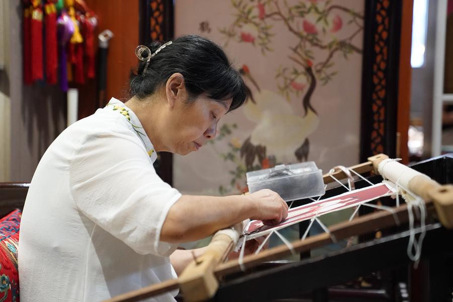 Centuries-old hair embroidery in east China's Jiangxi