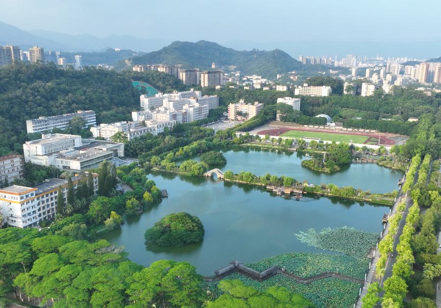 African doctoral student couple pursuing Juncao technology studies in Fujian