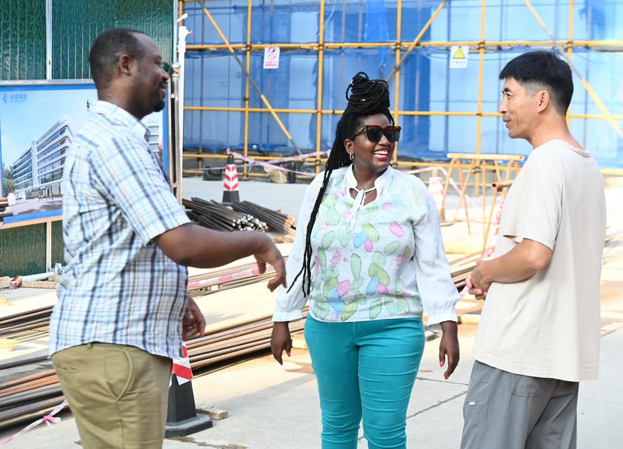African doctoral student couple pursuing Juncao technology studies in Fujian