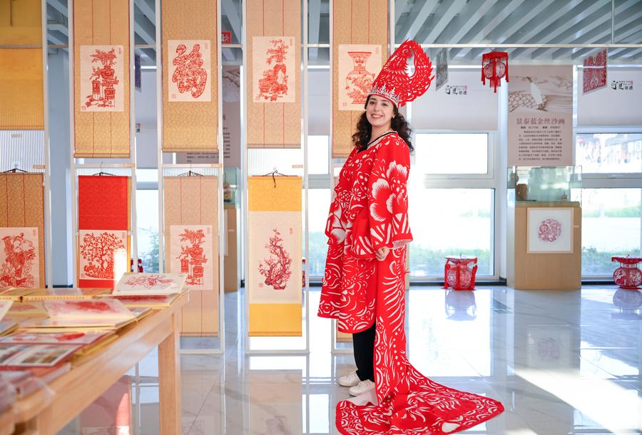 Foreign expert fascinated by Chinese culture