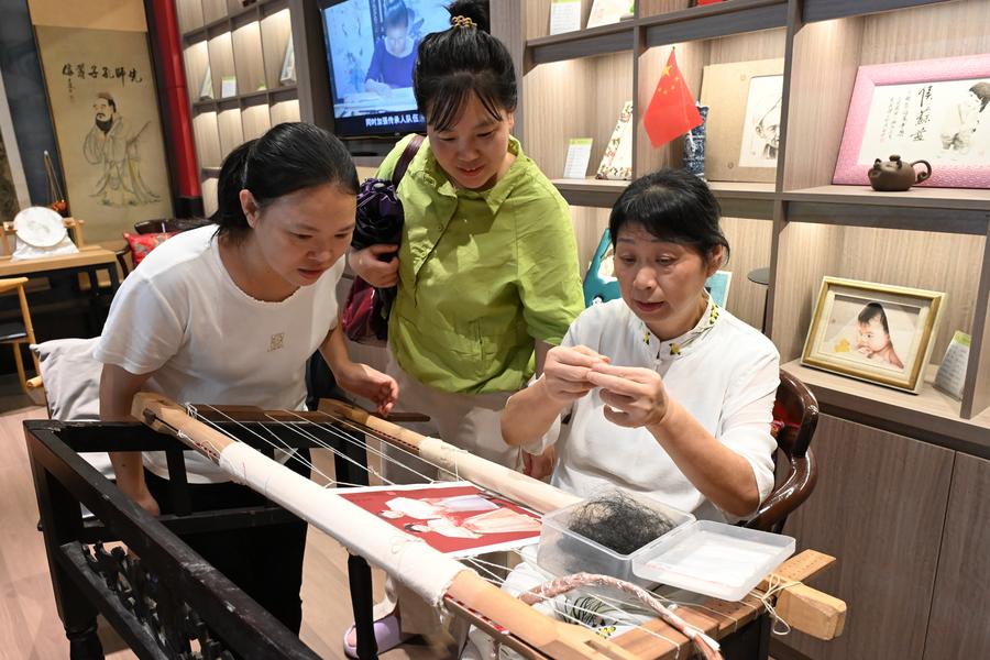 Centuries-old hair embroidery in east China's Jiangxi