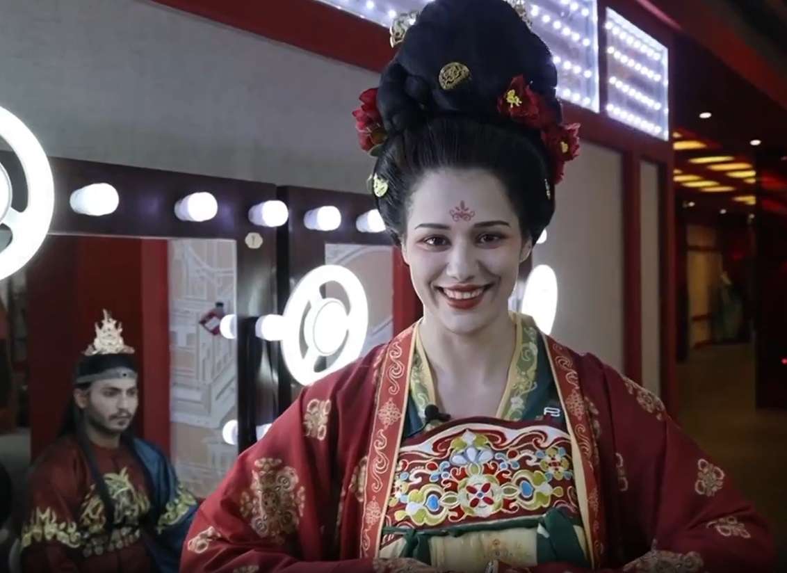 Iraqi tourist’s day tour in millennia-old Luoyang city