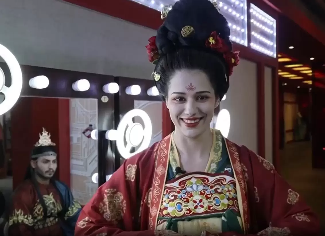 Iraqi tourist’s day tour in millennia-old Luoyang city