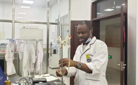 Study in Yangtze University 4: YU outstanding graduate student – AKWAKWA HOPLA GABRIEL