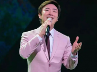 A Spray of Flowering Plum 一剪梅