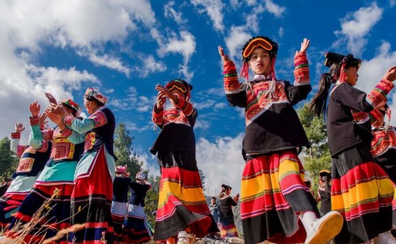 Guests From Afar You Stay 远方的客人请你留下来