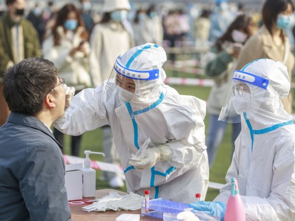 China sees spike of local silent COVID carriers amid new wave