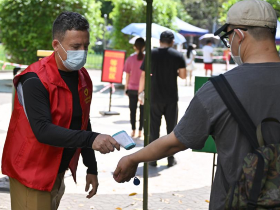 Across China: Foreign volunteers help fight epidemic