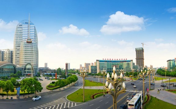 Jiangxi University of Traditional Chinese Medicine Admissions Brochure for Hong Kong Diploma of Secondary Education Examination Students 2025