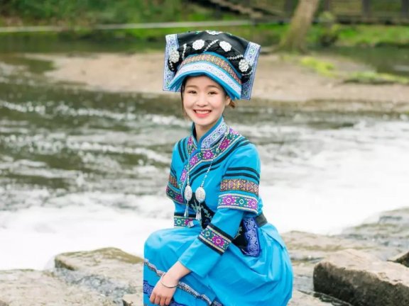 The Buyi people 布依族