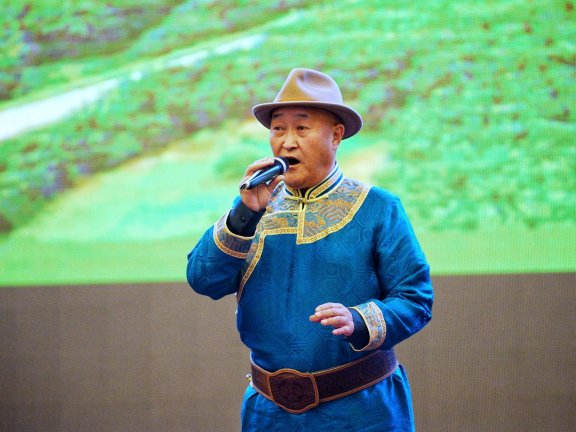 The Daur people  达斡尔族