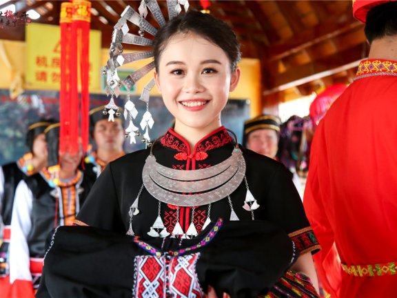 The Li nationality  黎族