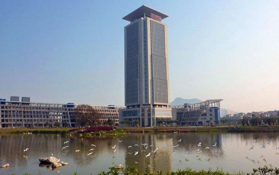 Huaqiao University