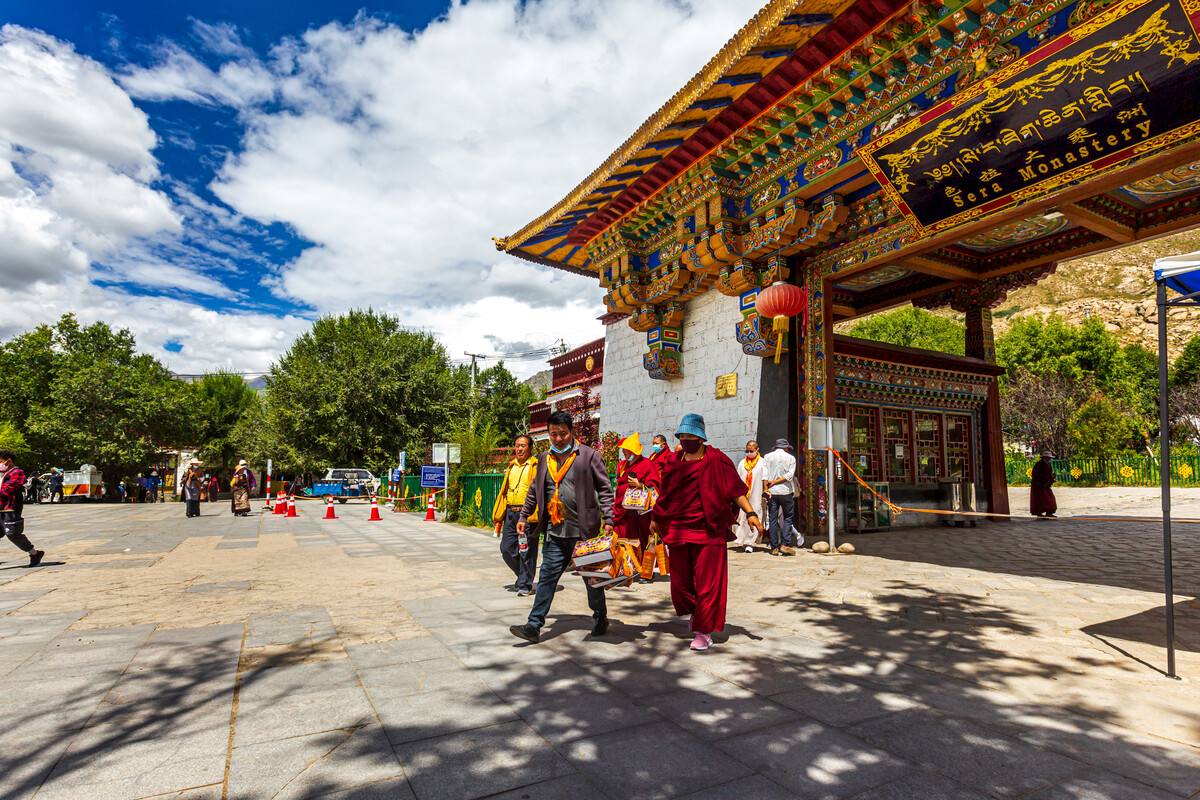 Je Tsongkhapa 宗喀巴 WentChina - Your Ultimate Guide to Studying in China Je Tsongkhapa 宗喀巴