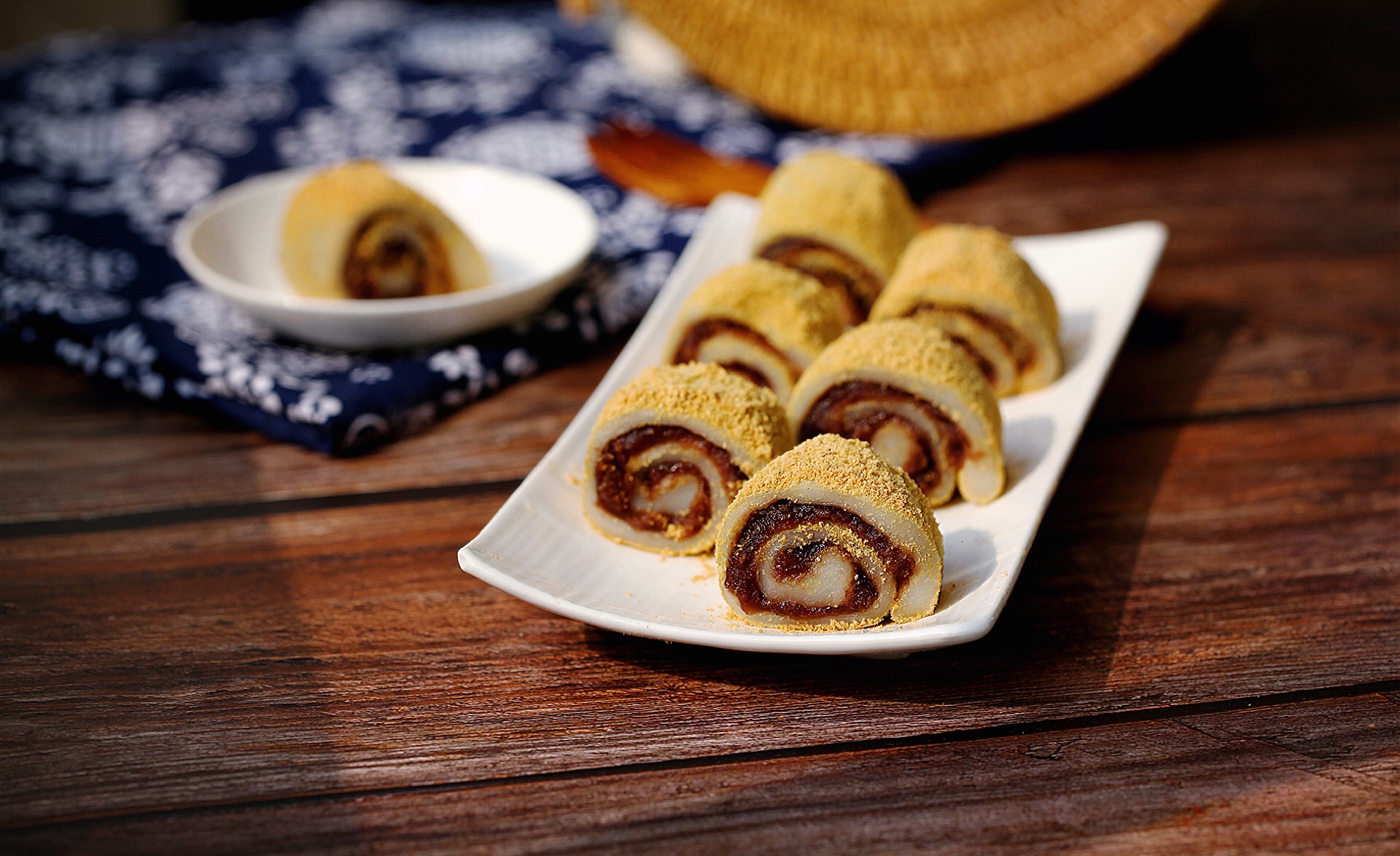 Glutinous Rice Rolls with Sweet Bean Flour 驴打滚