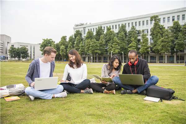 Admission Brochure: Undergraduate programs of UESTC – 1 of the best university in China
