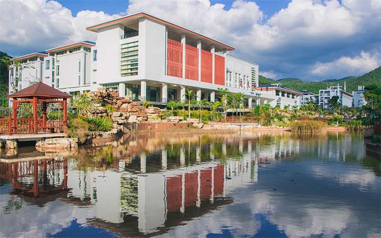 2024 Puer University International Student Enrollment Brochure 2024年普洱学院来华留学生招生简章 WentChina - Your Ultimate Guide to Studying in China 2024 Puer University International Student Enrollment Brochure 2024年普洱学院来华留学生招生简章