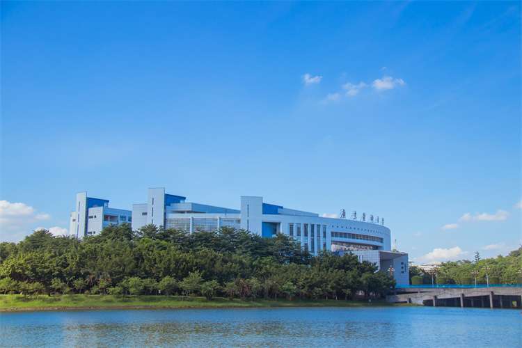 2020 Guangdong Medical University Admission Brochure for undergraduate Program (taught in Chinese) for foreign students 2020年广东医科大学外国留学生本科专业(中文授课)招生简章 WentChina - Your Ultimate Guide to Studying in China Guangdong Medical University