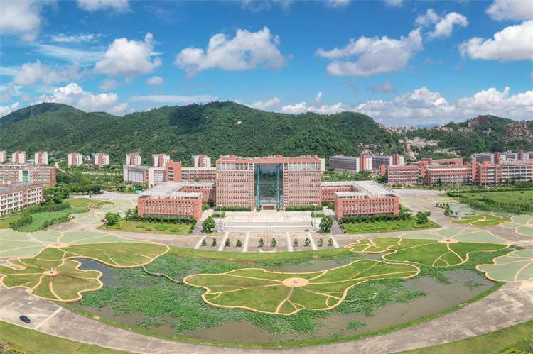 2024 Zunyi Medical University International Student Enrollment Brochure (Taught in Chinese) 2024年遵义医科大学来华留学生招生简章(中文授课) WentChina - Your Ultimate Guide to Studying in China Zunyi Medical University