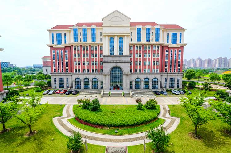 2024 Shanghai University of Medicine and Health Sciences Admission Brochure (English) 2024上海健康医学院招生简章(英文) WentChina - Your Ultimate Guide to Studying in China 2024 Shanghai University of Medicine and Health Sciences Admission Brochure (English) 2024上海健康医学院招生简章(英文)
