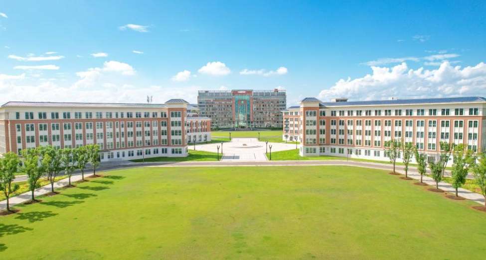 ADMISSION PROSPECTUS FOR INTERNATIONAL PROGRAMS OF GANNAN MEDICAL UNIVERSITY WentChina - Your Ultimate Guide to Studying in China Gannan Medical University