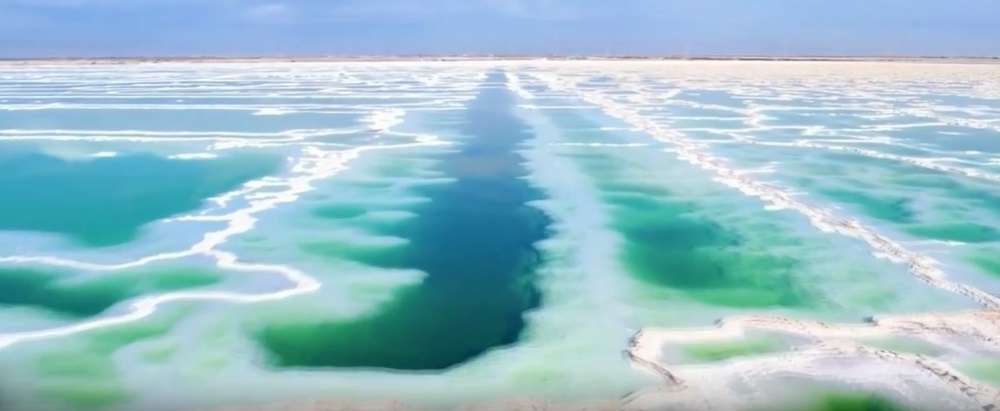Explore China’s largest salt lake on roof of the world
