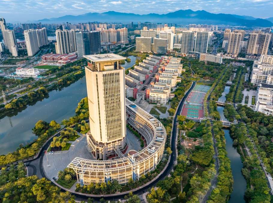 Enrollment Brochure | HuaQiao University’s 2024 Undergraduate Enrollment Brochure for Taiwanese Students Based on Taiwan’s “Subject based Test” Scores 招生简章|华侨大学2024年依据台湾地区“分科测验”成绩招收台湾学生本科招生简章