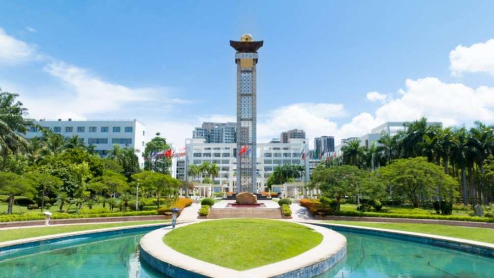 2024 International Undergraduate Admissions Brochure for Medical Majors at Hainan Medical University 海南医学院医学专业国际本科生招生简章 2024